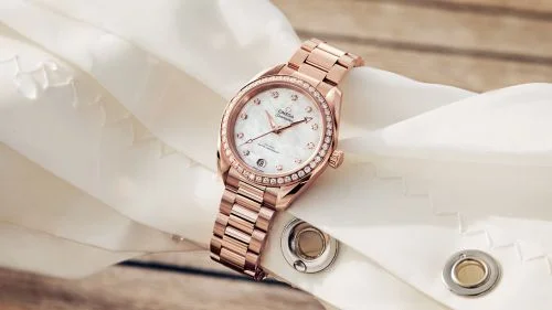 Omega Omega - 220.55.34.20.55.001 Seamaster Aqua Terra 150M Master Chronometer 34 Sedna Gold / Diamond / MOP / Bracelet
