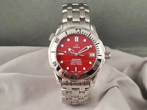 Omega - 2552.61.00 Seamaster Diver 300M Automatic 36.25 Stainless Steel / Red / Bracelet / Marui