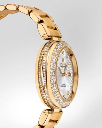 Omega Omega - 425.65.34.20.55.004 LadyMatic Co-Axial 34 Yellow Gold / Diamond / MOP / Bracelet