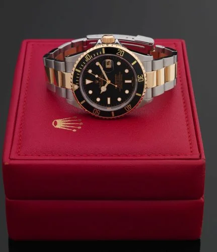 Rolex - 16613 Black Superluminova Submariner Date 16613 Black Superluminova